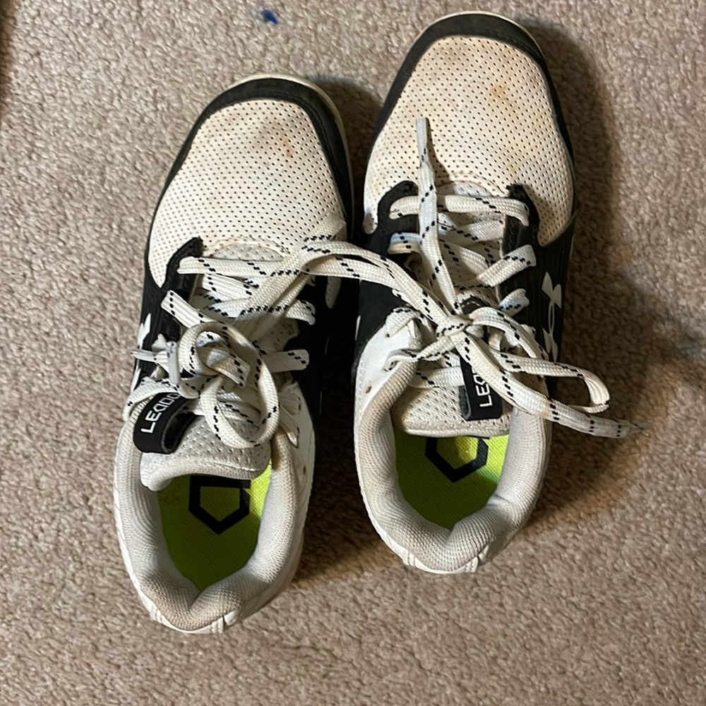 Under Armour Baseball Shoes Youth Size 13